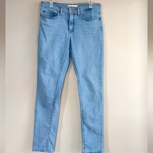 Levi's size 30 - 311 Shaping Skinny Jeans in Light wash